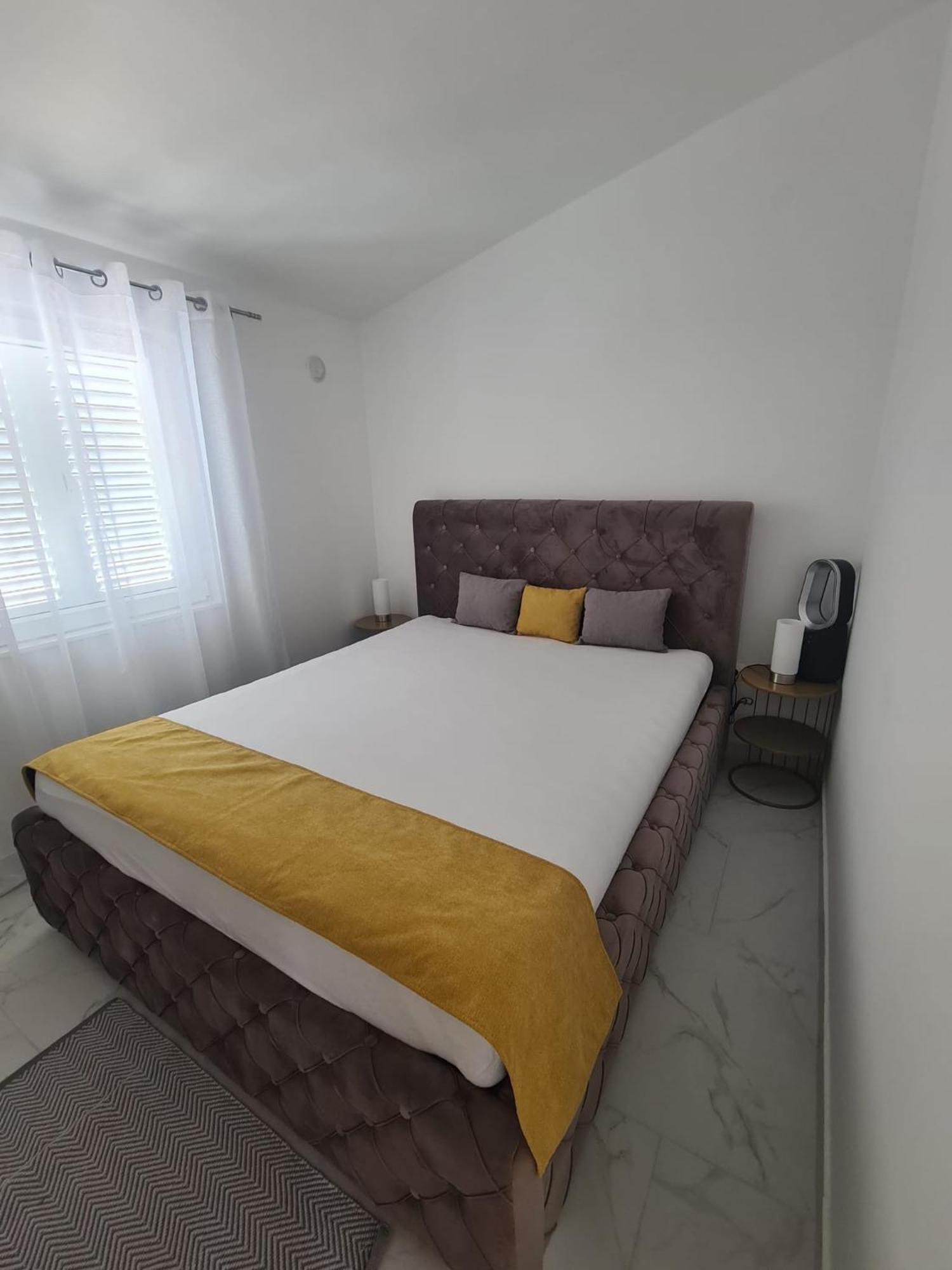 Apartmani Ruzmarin Vir Ngoại thất bức ảnh